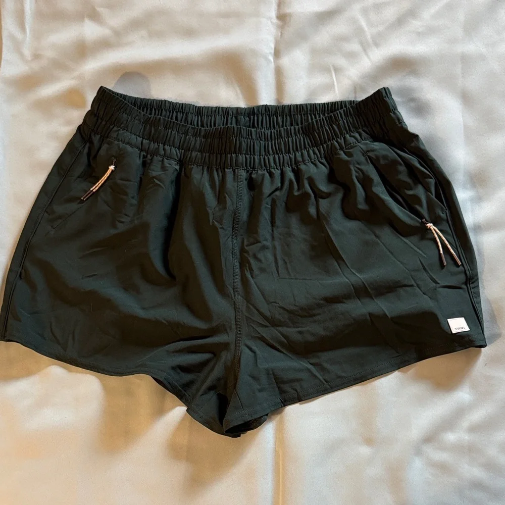 Vuori women’s dark green Shorts size XL - Picture 1 of 5